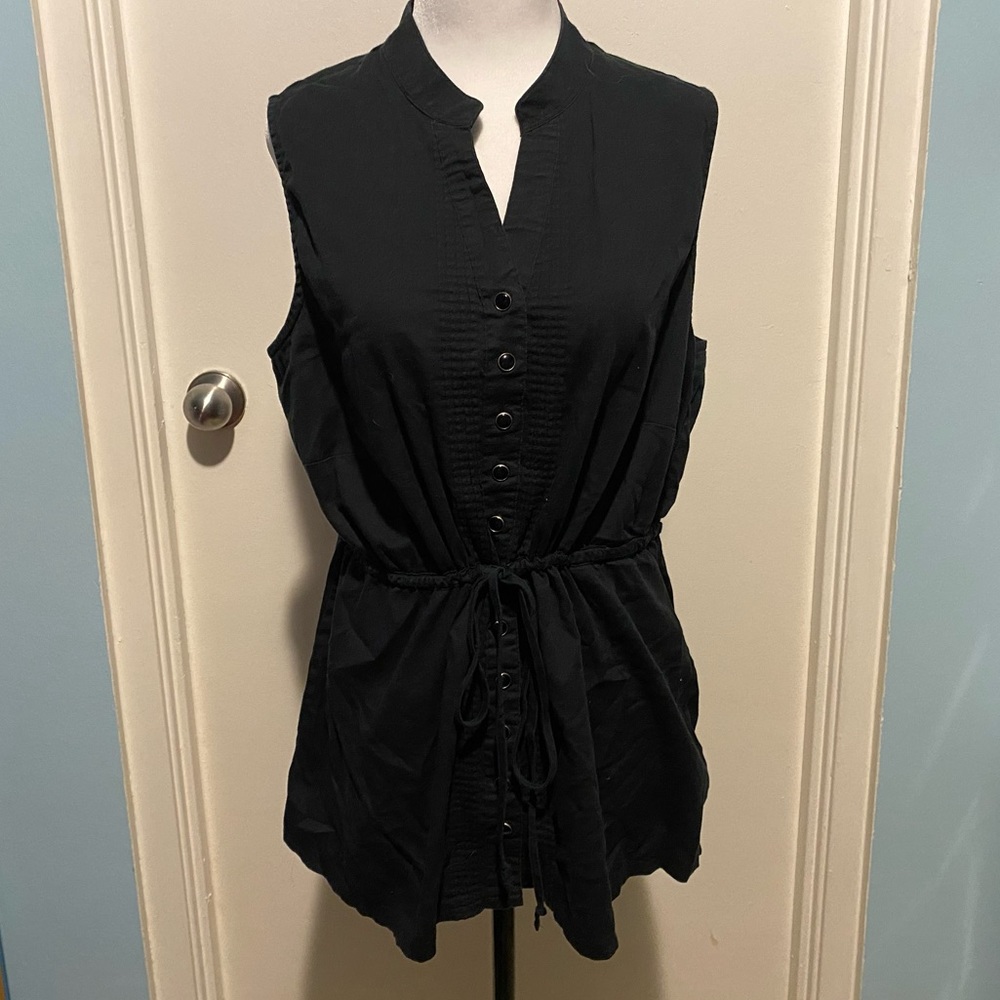 PENNINGTONS SLEEVELESS BUTTON UP TOP